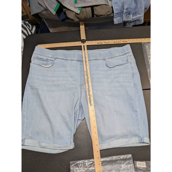 Signature by Levi Strauss & Co. Gold Label Totally Shaping Pull On Bermuda Short - Picture 6 of 6